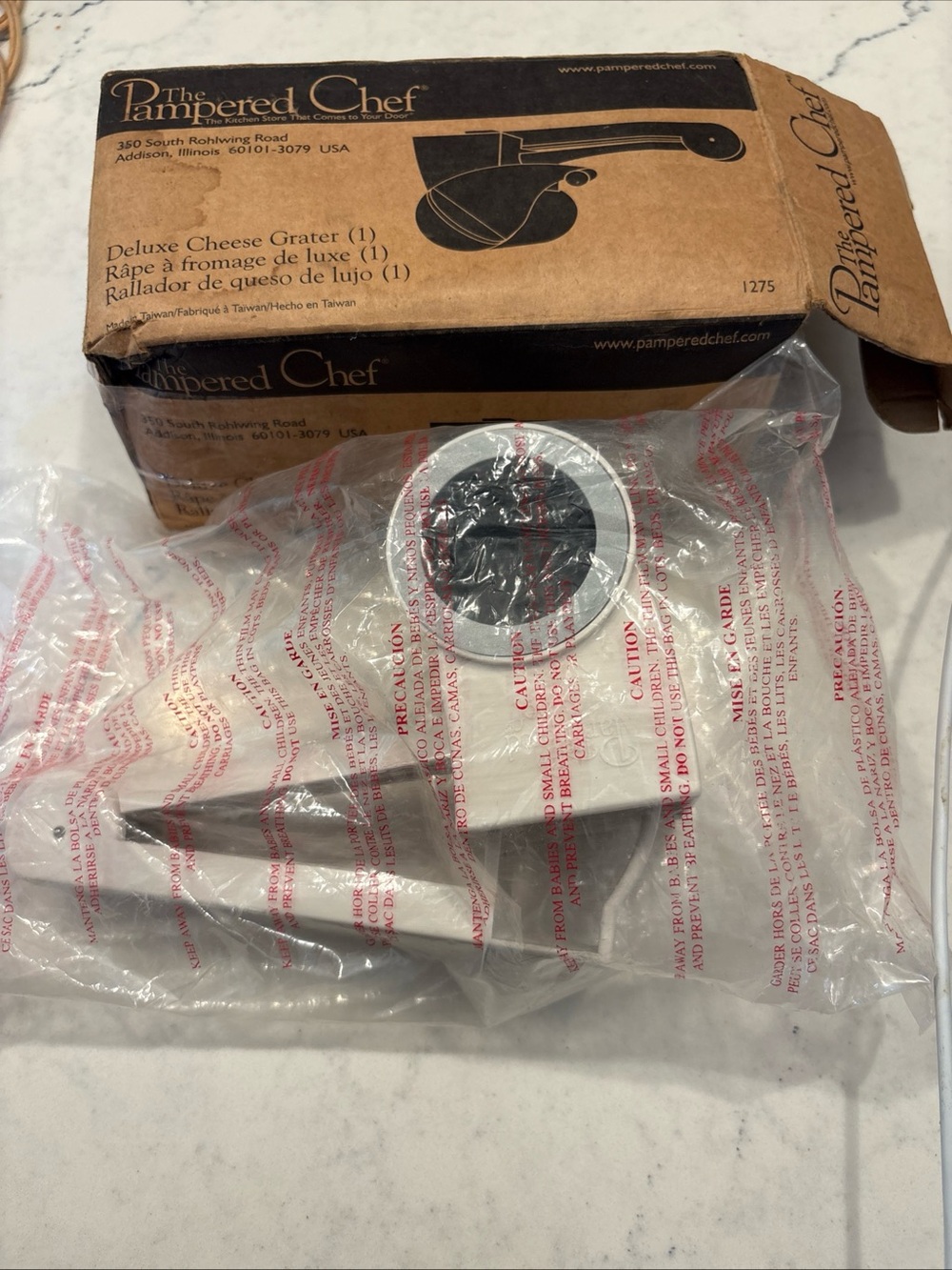 Pampered Chef Deluxe Cheese Grater Model No. 1275 with Recipe Box Damaged New